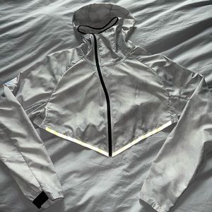 NIKE AEROLOFT RUNNING CROPPED JACKET